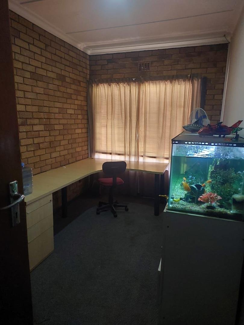 4 Bedroom Property for Sale in Lourenspark North West